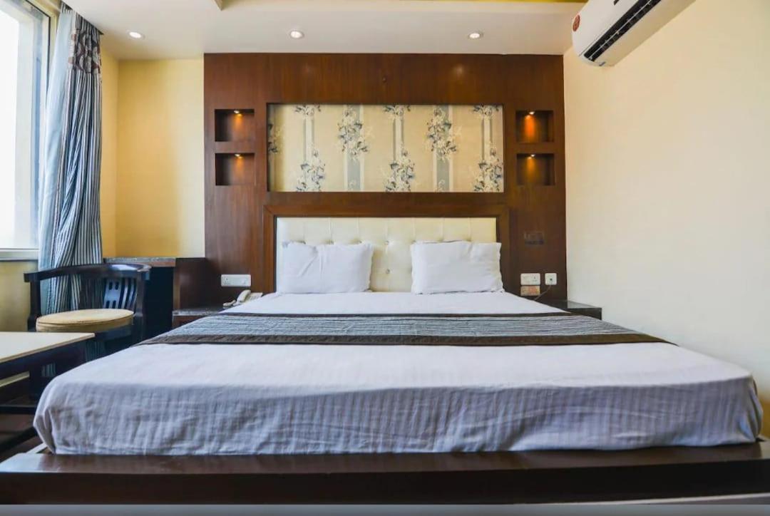 Hotel Opulence ปะทานโกต ภายนอก รูปภาพ