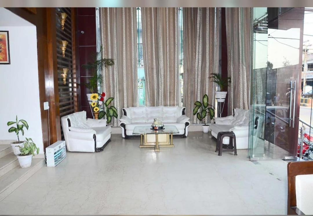 Hotel Opulence ปะทานโกต ภายนอก รูปภาพ